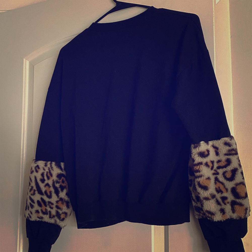Cheetah cuffed sweatshirt